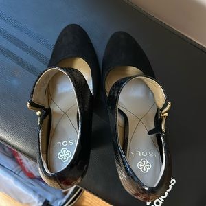 Isola pump shoes